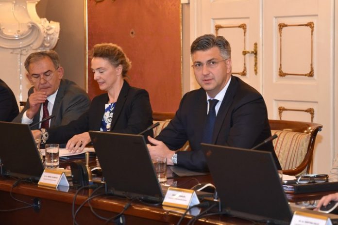 Predsjednik vlade zahvaljuje vatrogascima