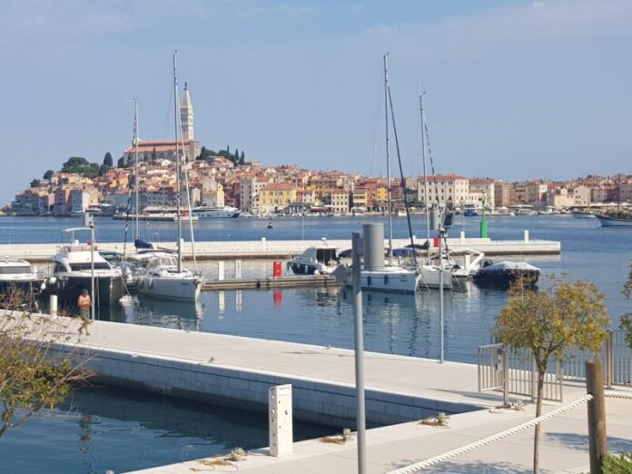 Ne vodite djecu na plažu bez kupaćih gaćica Ne vodite djecu na plažu bez kupaćih gaćica
