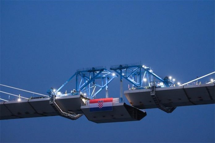 Spojen posljednji segment konstrukcije Pelješkog mosta