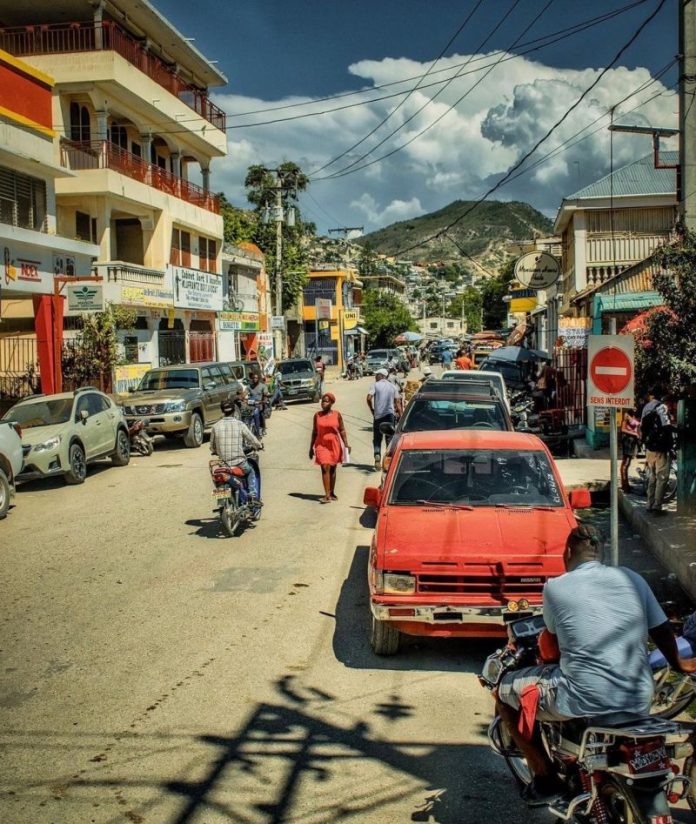 Haiti: Iz autobusa oteta grupa američkih misionara i članova njihovih obitelji