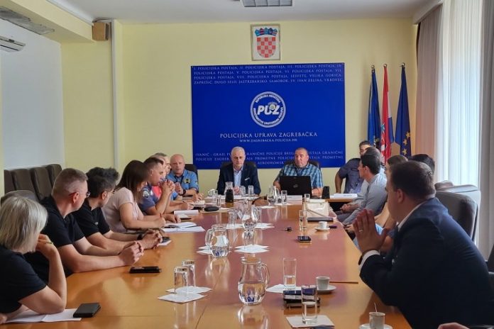 Policijska uprava Zagrebačka sastanak šefova za sigurnost u trgovačkim centrima Policijska uprava Zagrebačka sastanak šefova za sigurnost u trgovačkim centrima