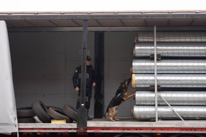 Pogledajte kako se naši carinici pripremaju za jaču borbu protiv švercera duhana