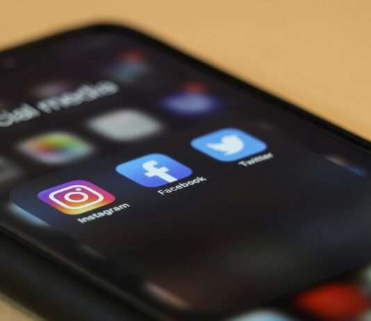 Europska komisija: Meta je prekršila pravila zbog dizajna Facebooka i Instagrama. Izazivaju ovisnost